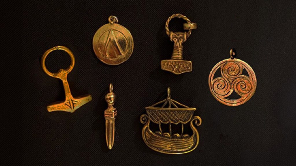 Pendentifs indo-européens : une tradition à porter